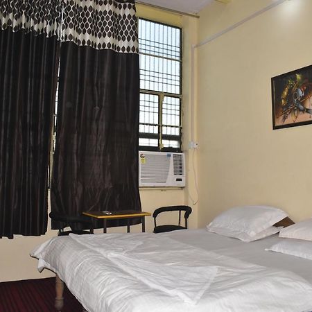 Hotel Om Rest House Varanasi Exterior foto