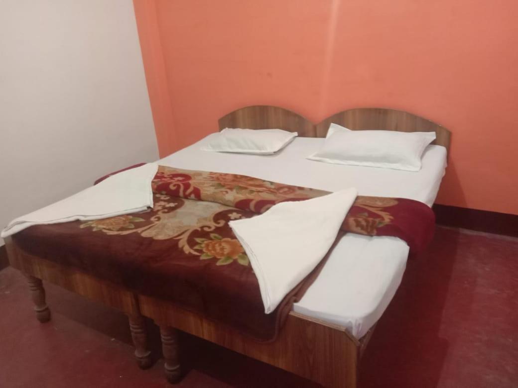Hotel Om Rest House Varanasi Exterior foto